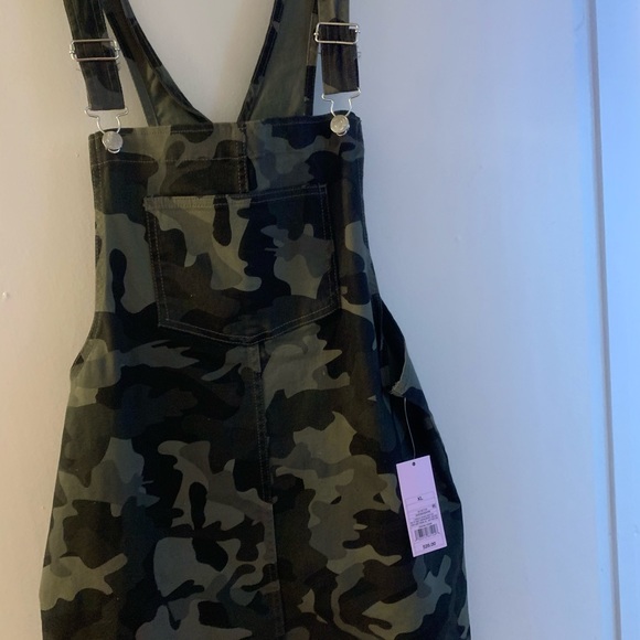 Olive military overalls - Picture 1 of 2